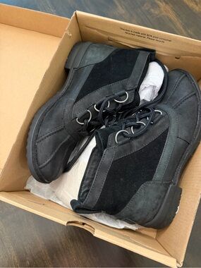 UGG Women’s Heather Boot